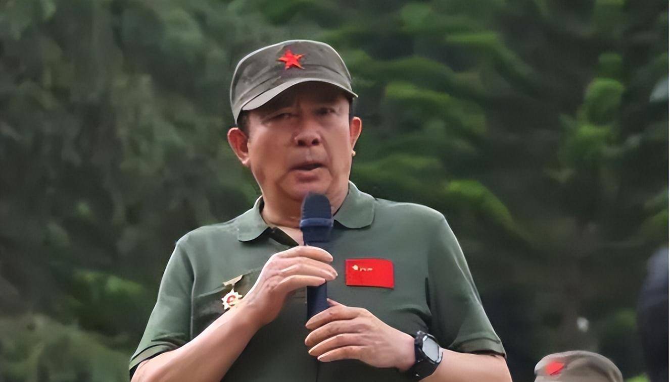 原创老山主攻营长臧雷祭奠战友时满含热泪这的烈士99都没有后代