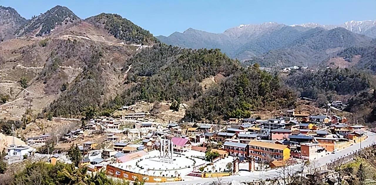 原创90年代片马成热门淘金地记者描述赌玉石打矿的人到处都是