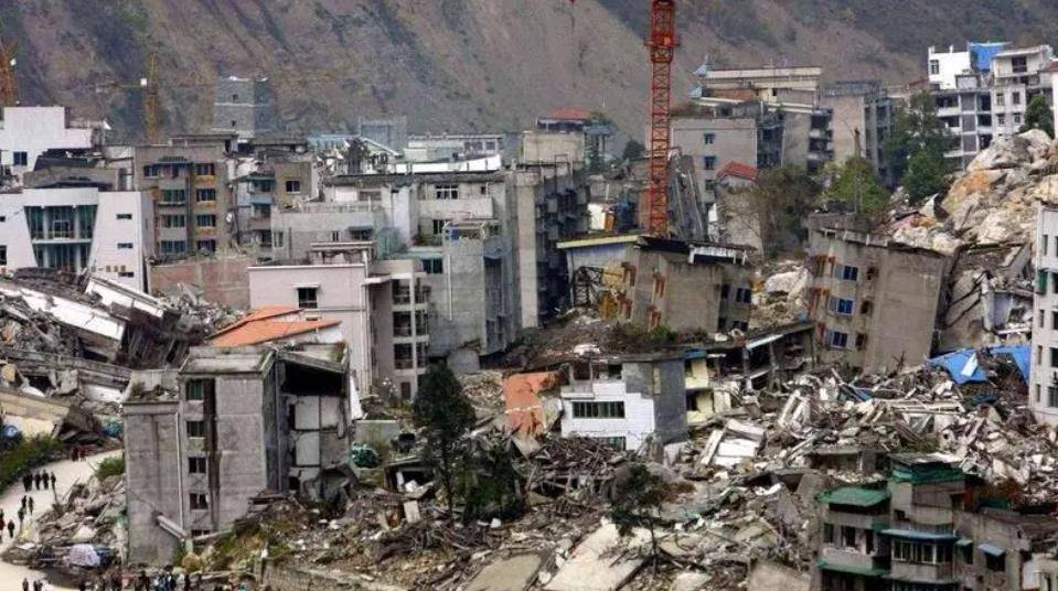 08年汶川地震15名空降兵从4999米高空舍命盲跳今都身居何职