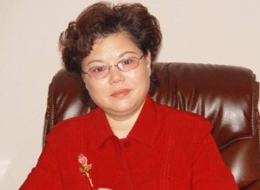 徐桂芬的善行不止于此,此后在抗击非典,九江地震,四川地震,资助失学