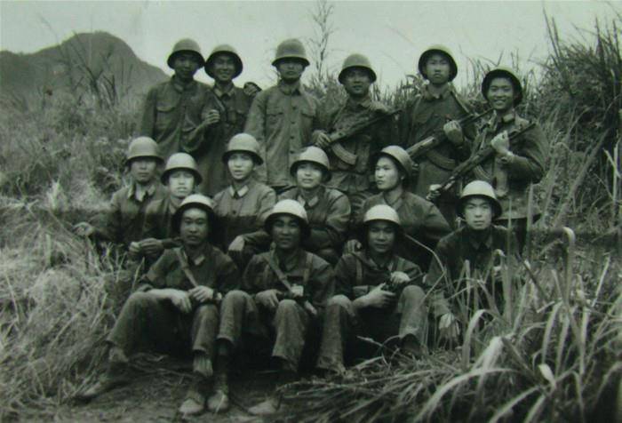 当年老山一战极其惨烈,三人授勋,"眼镜王蛇"获得英雄称号_徐小丹_敌人