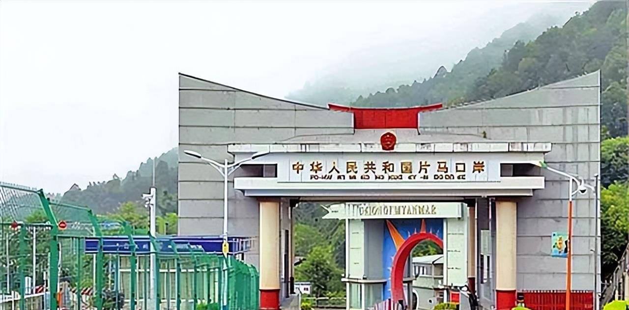 原创90年代片马成热门淘金地记者描述赌玉石打矿的人到处都是