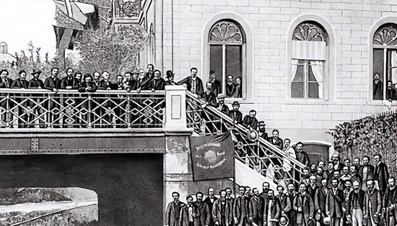 1916年,理查德·佐尔格出院,先后前往柏林大学,汉堡大学深造.