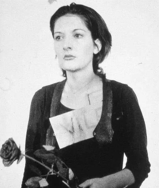 原创玛丽娜的人性实验将身体麻醉6小时任由处置结局暴露人性丑恶