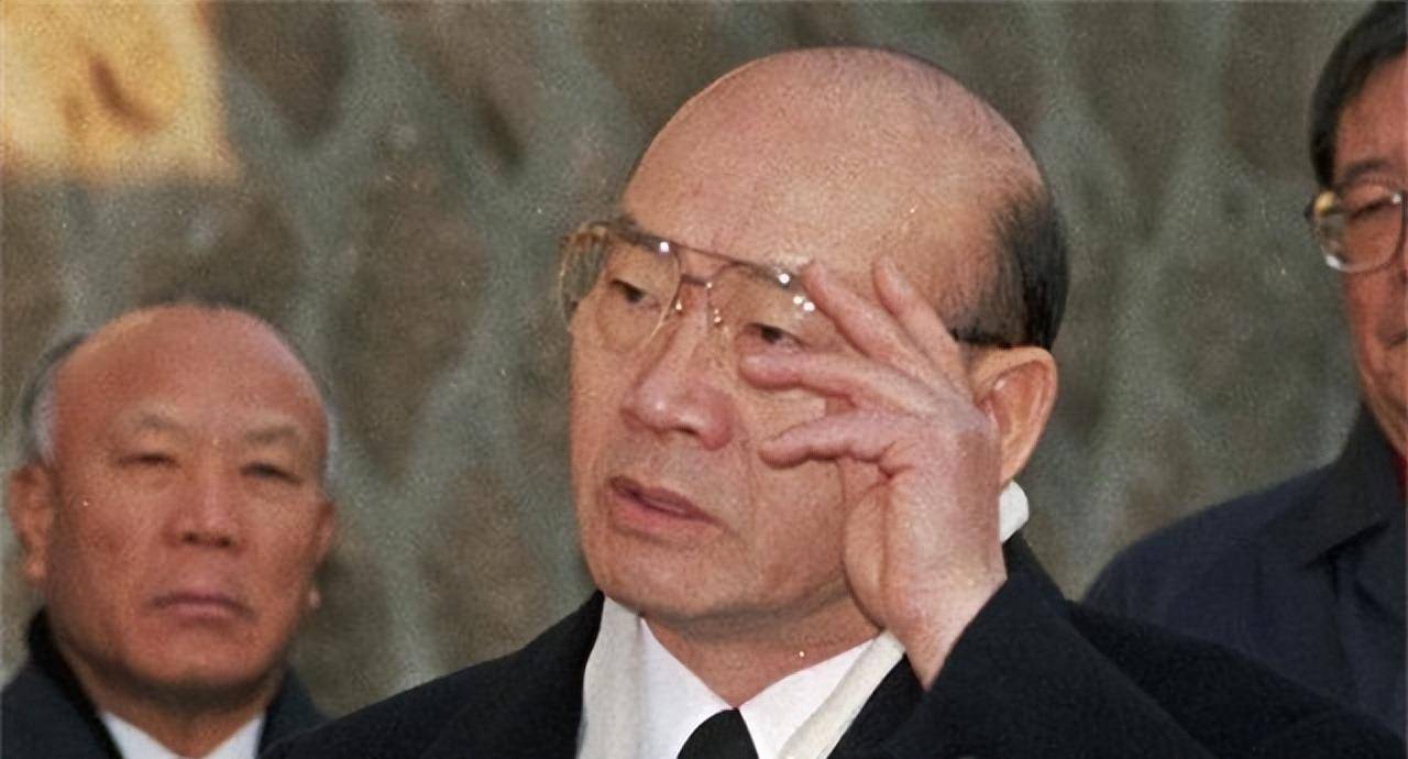 原创43年前韩国前总统被亲信刺杀葬礼横幅用汉字书写百万人送行