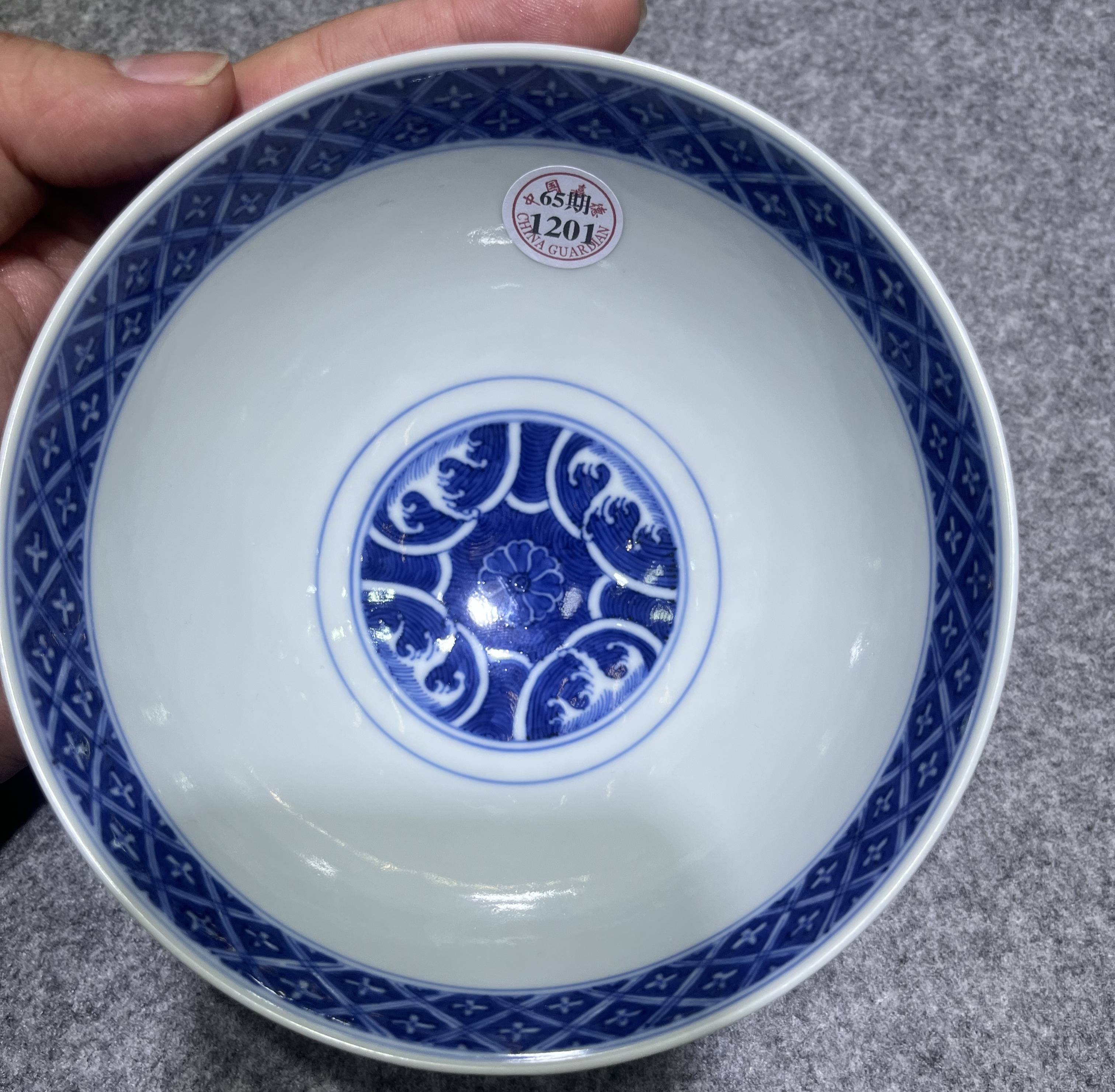 瓷言武语｜清乾隆·青花八卦云鹤纹官窑碗_搜狐网