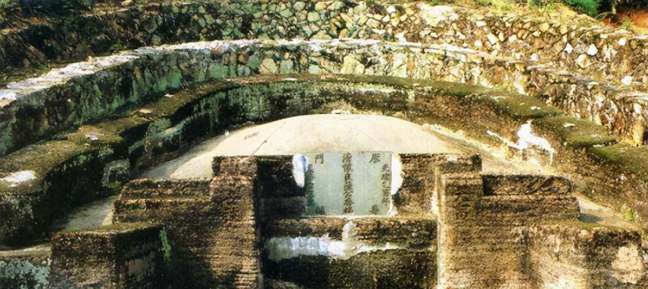 萨镇冰墓天不言而四时行,地不语而百物生.