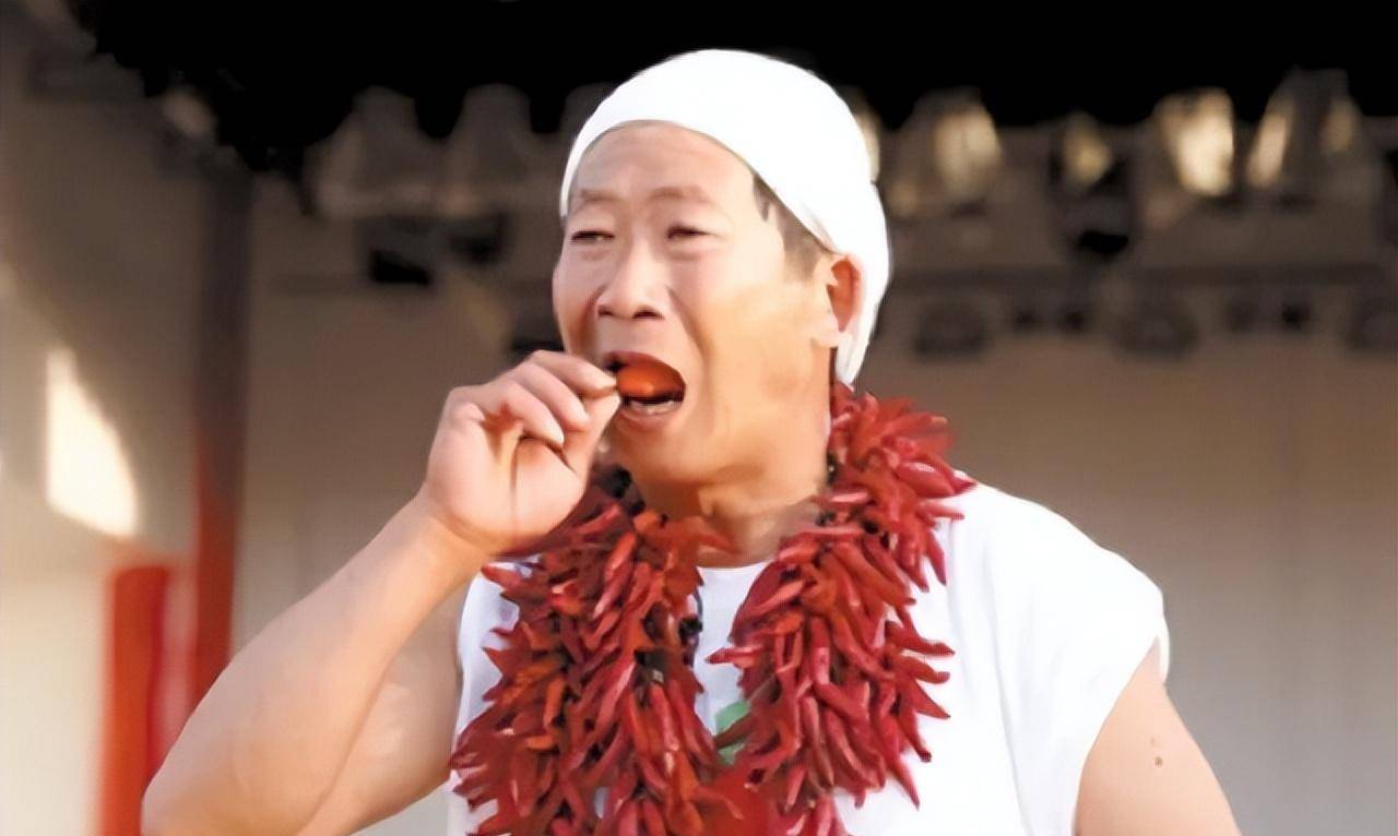 原创辣王李永志每天5斤辣椒配白酒破世界纪录最后胃穿孔被送医