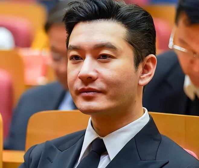 46岁黄晓明和62岁刘德华,谁才是真正的不老传说?_形象_年龄_魅力