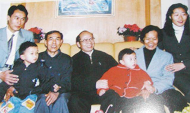 原创谢非政治局委员广东省委书记临终前嘱托不要告诉百岁母亲