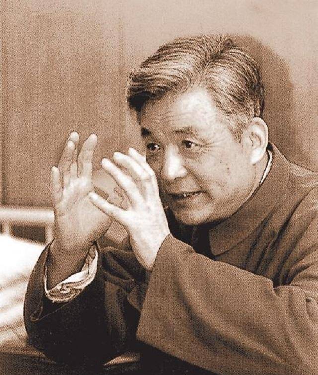 召回所有专家,留下错误资料,美苏联合针对,中国艰难拥核之路_钱三强