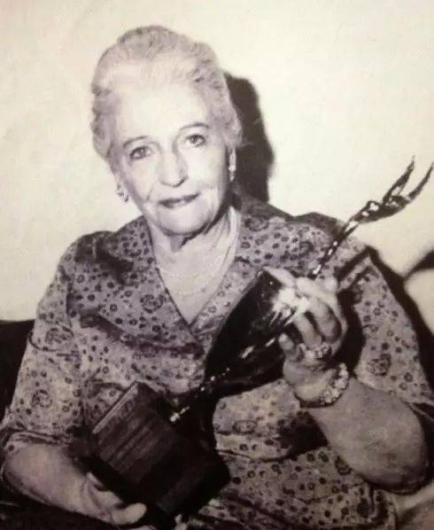 原创作品遭审查16次赴中国又被拒赛珍珠抱憾离世火化时身穿旗袍