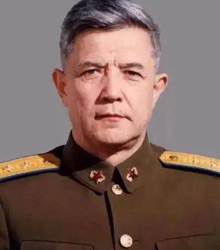 这中间不知有多少像大校一样的军人在各自岗位上发光发热.