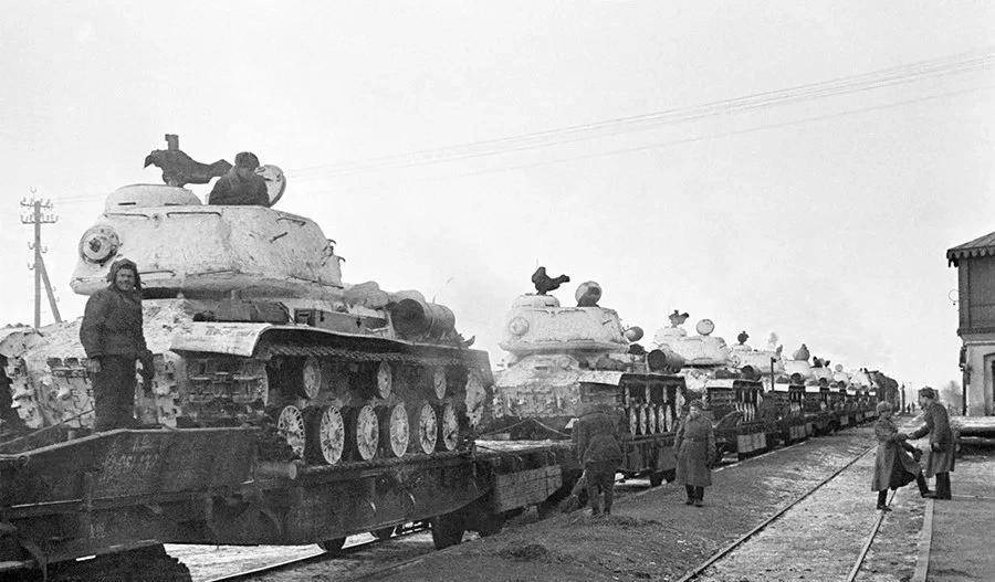 原创老照片修车的英国女王希特勒的小学毕业照槟榔西施招揽顾客