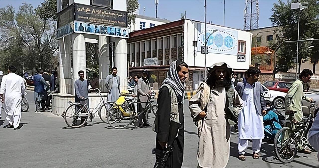 原创阿富汗前总统去世后妻儿过得如何三个女儿无一人返回阿富汗