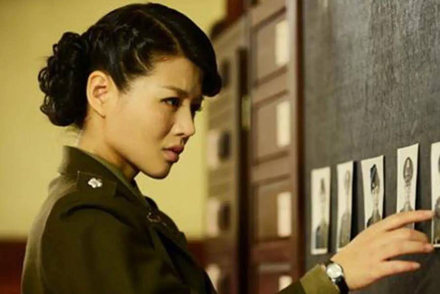 军统美艳女特务丁履贞用美色诱杀投日叛徒端水露出破绽被勒死