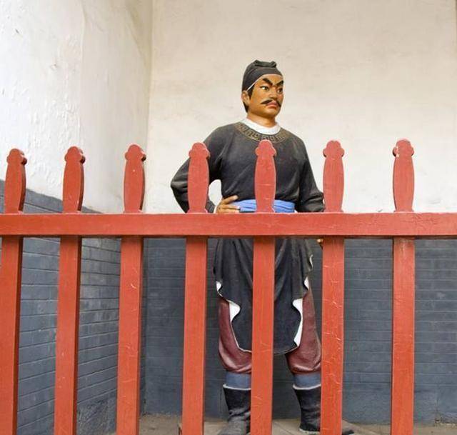 他是一小狱卒,将岳飞遗体运出城外偷偷掩埋,守墓20年_秦桧_张宪_隗顺