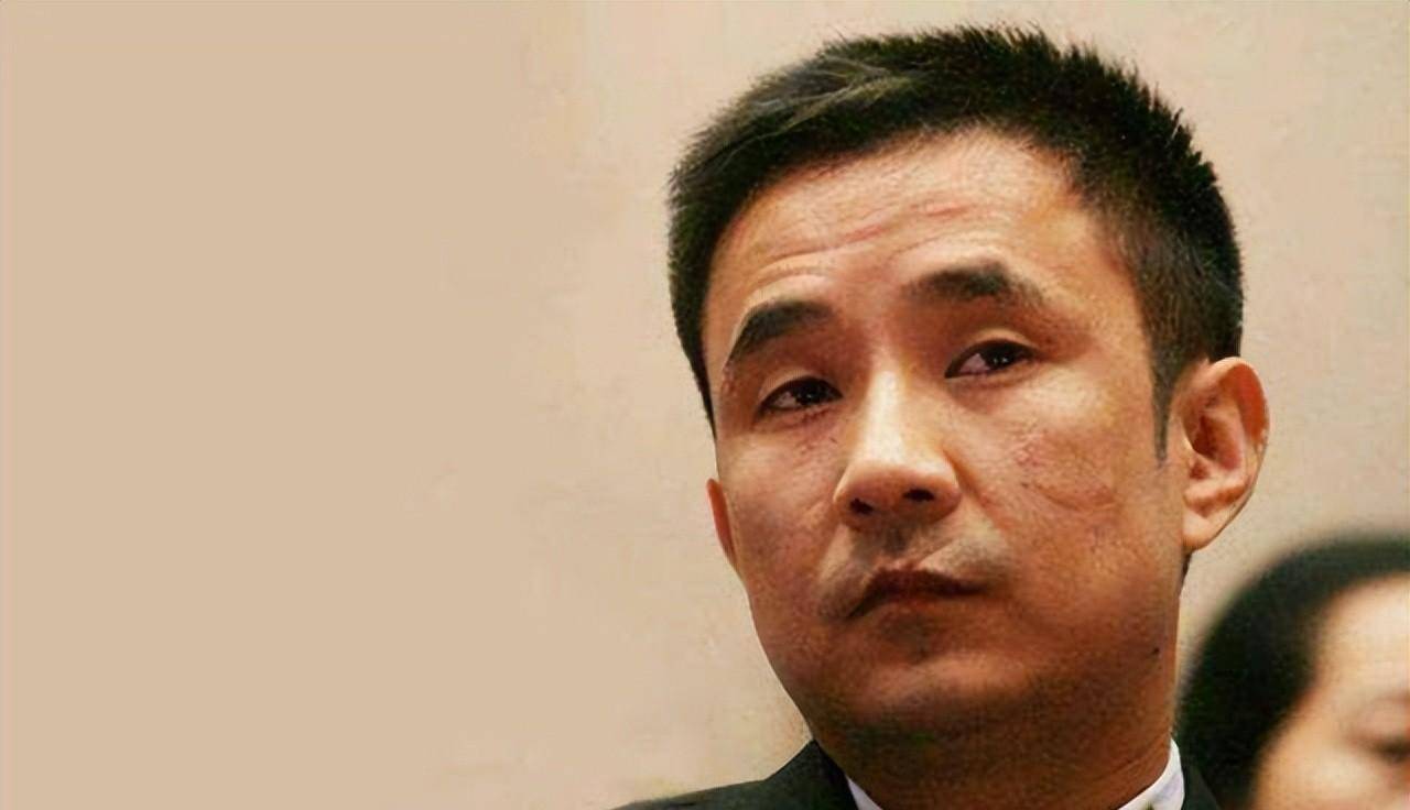 原创前江西首富欠下800亿套现61亿带女星出逃父亲去世都不回来