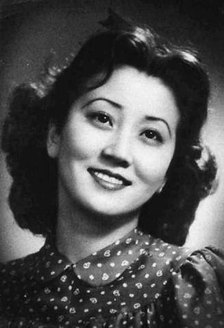 她是民国家世最显赫女子,父亲为上将表兄弟是名人,丈夫家喻户晓_蒋英