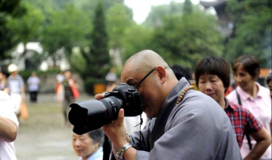 开始了正式的修行,半年后,徐心联接到了宏行法师的通知,让他前往湖北