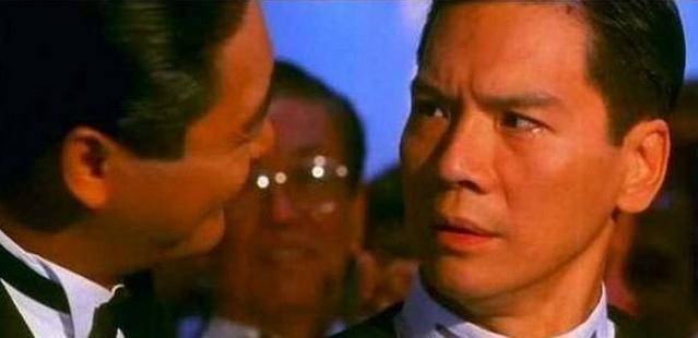 1977年内的时候,他第一次出演了《龙虎地头蛇》,1989年的《赌神》