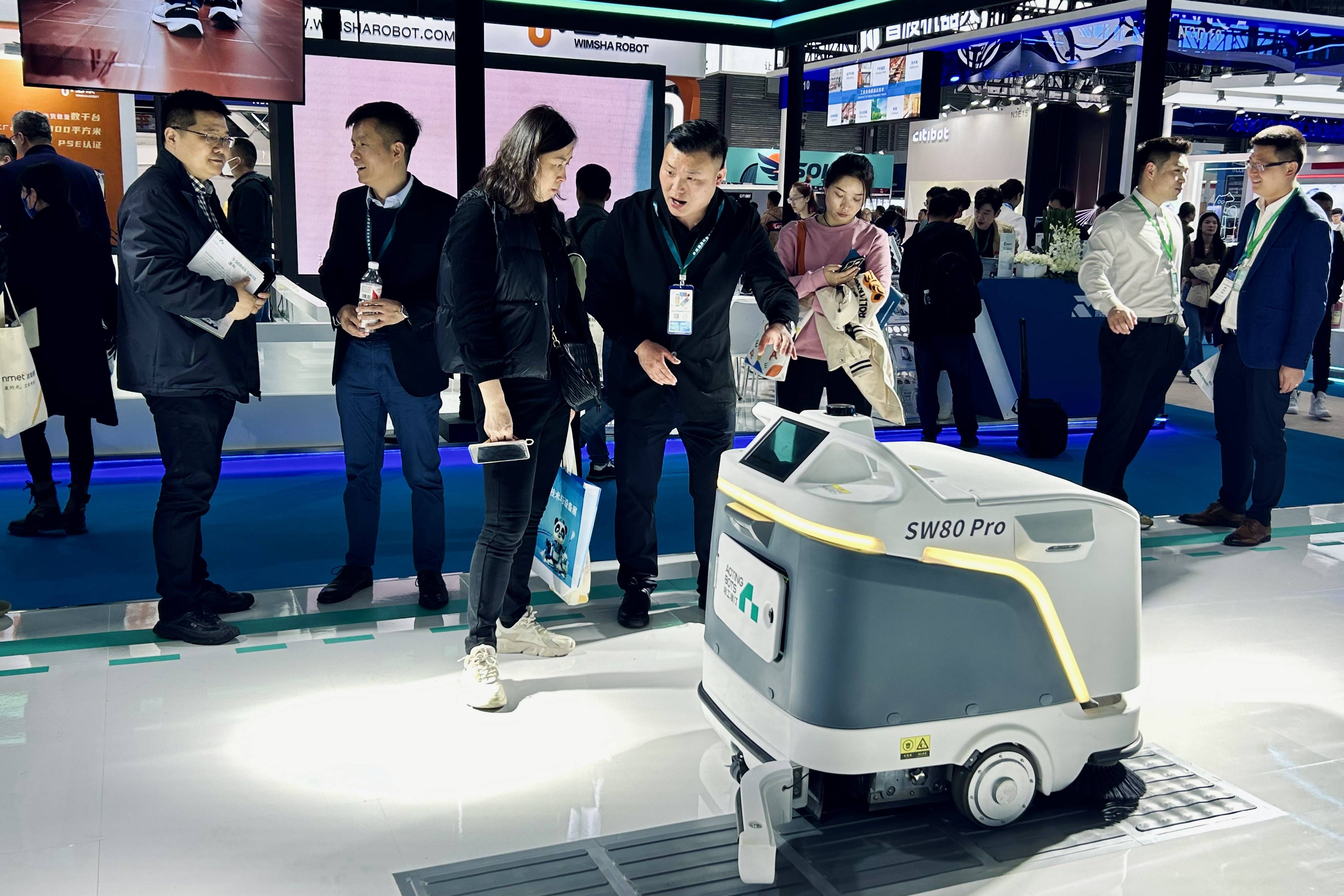 cce上海国际清洁展|哈工澳汀商用清洁机器人获最佳智能清洁设备品牌奖