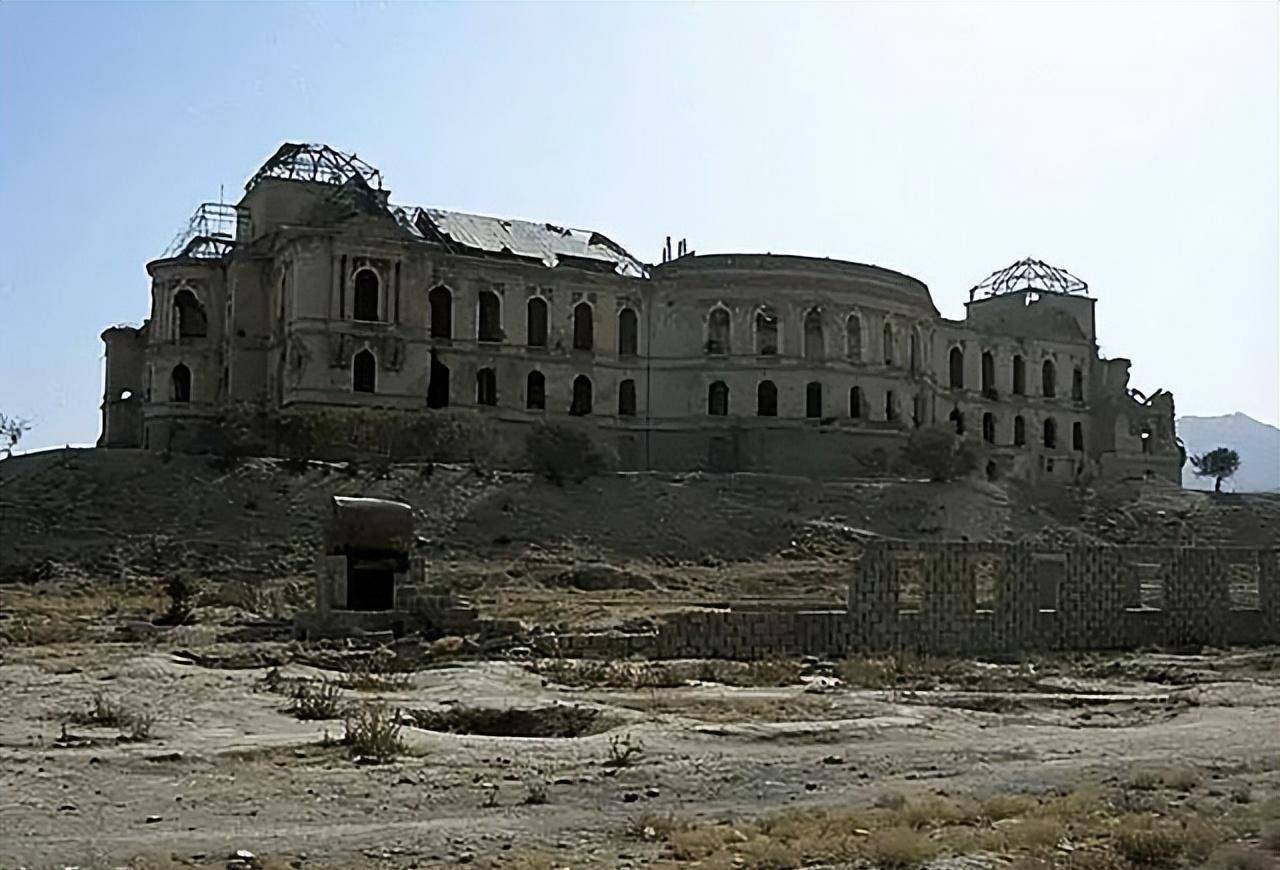 在美国人的支持下,塔利班武装一路上连连告捷,从库纳尔谷地再到喀布尔