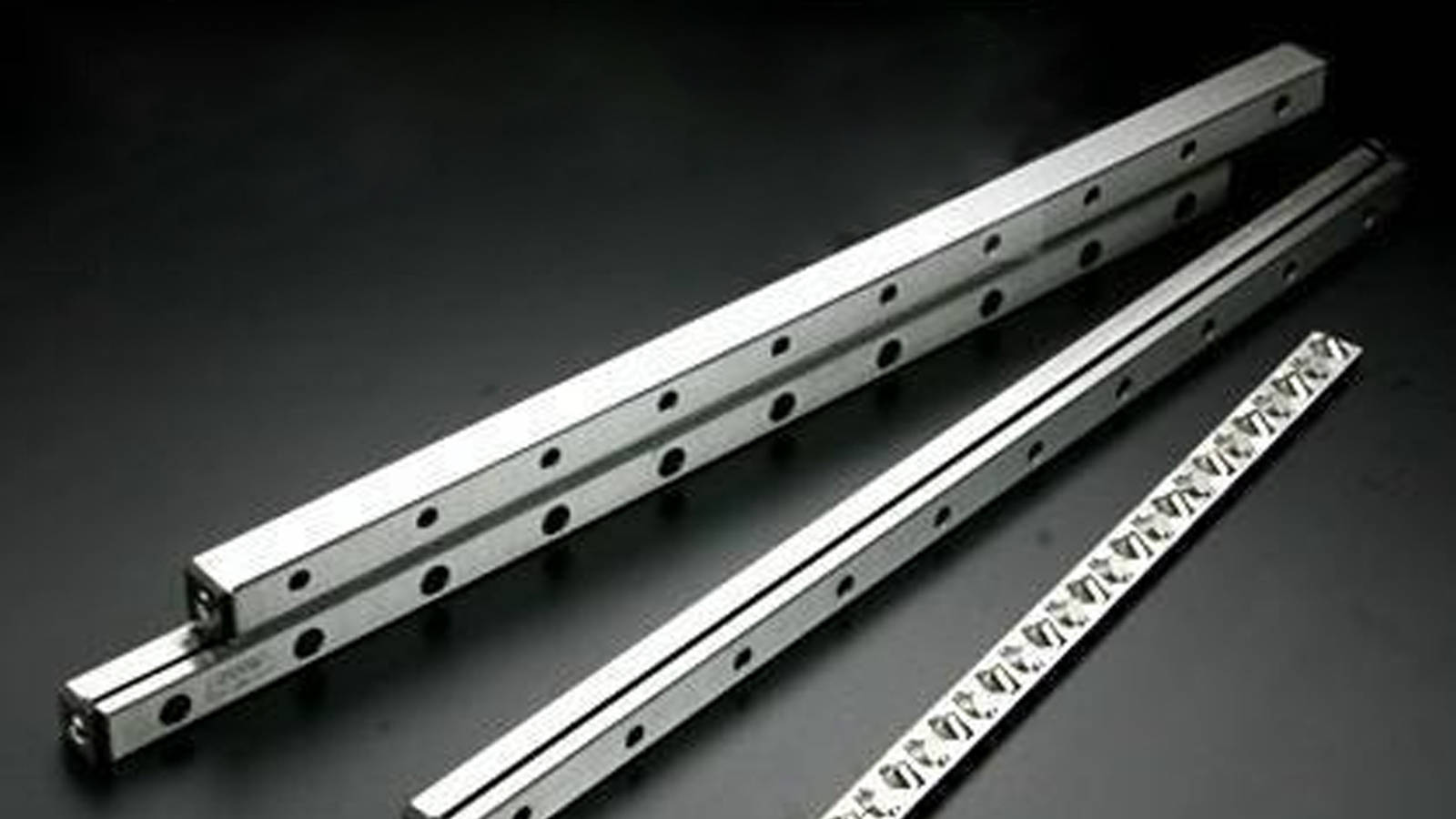 制造业中高精度直线导轨的选型与维护要点