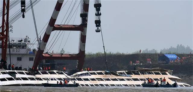 惨烈的儿童节:长江游轮沉船事件纪实,442人遇难,仅12人幸存_张辉_事故