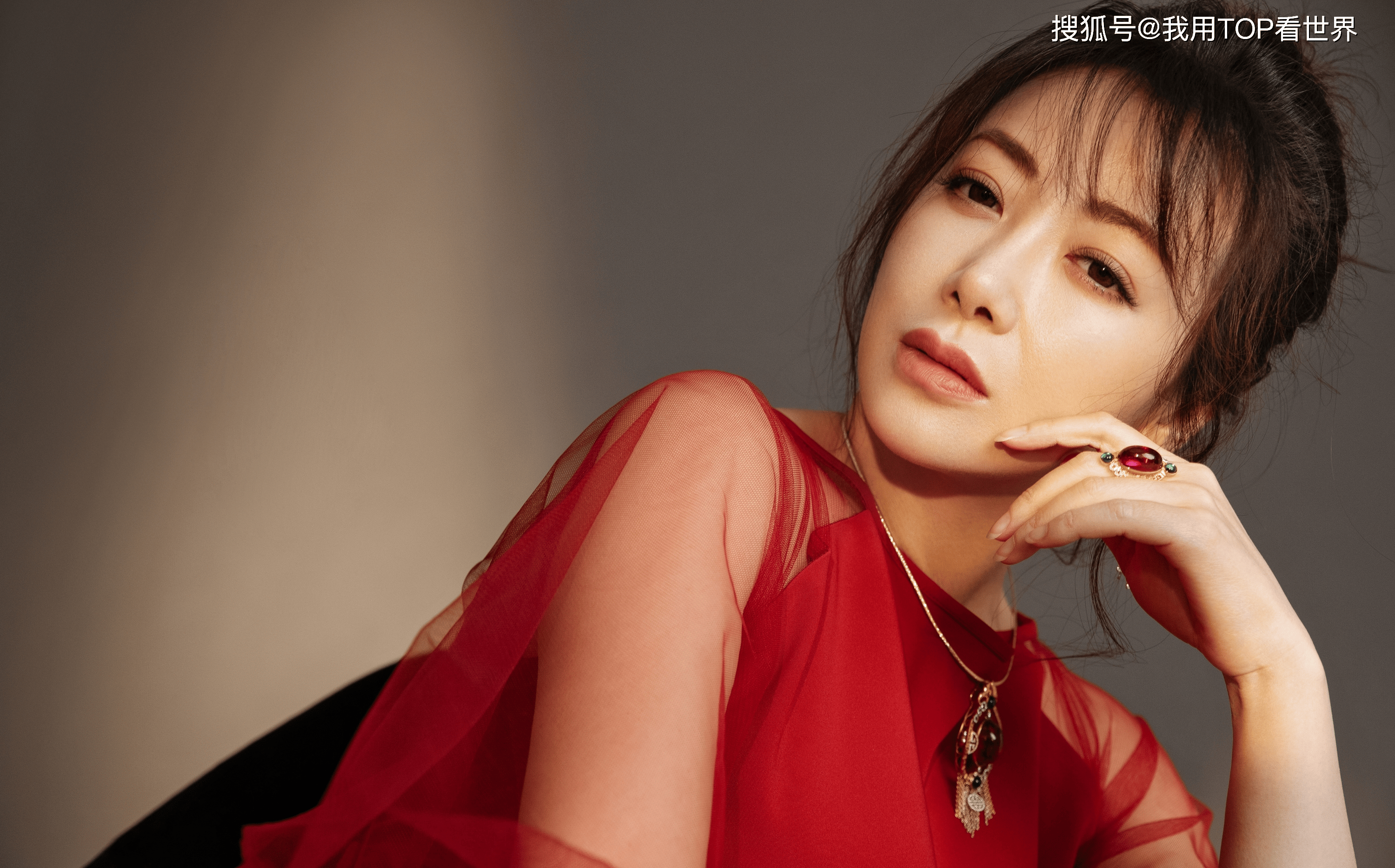 原创独具魅力的陈紫函最新写真大片释放饱满韵味引爆视觉盛宴