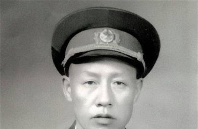 广州军区副司令员吴富善在火车站被碰瓷将军说跟我去取钱