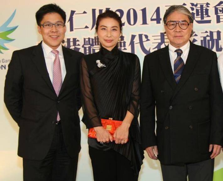 霍启刚,郭晶晶和霍震霆二子霍震寰mba毕业之后就进入了家族企业
