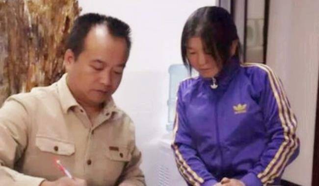 高137米的湖南村妇苦练书法一幅字只卖100元后来卖兔子为生