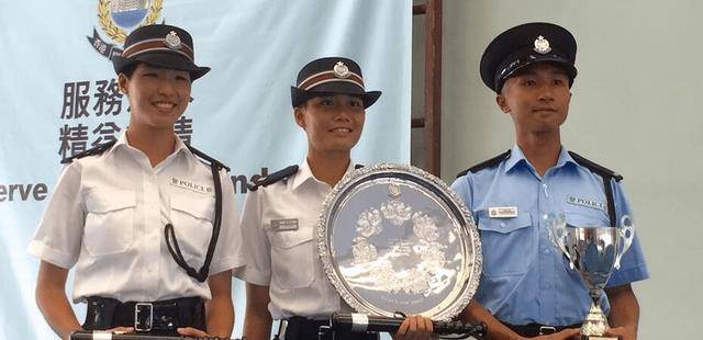 主角们在掏出证件自我介绍的时候都会说"我是香港皇家警察xxx"