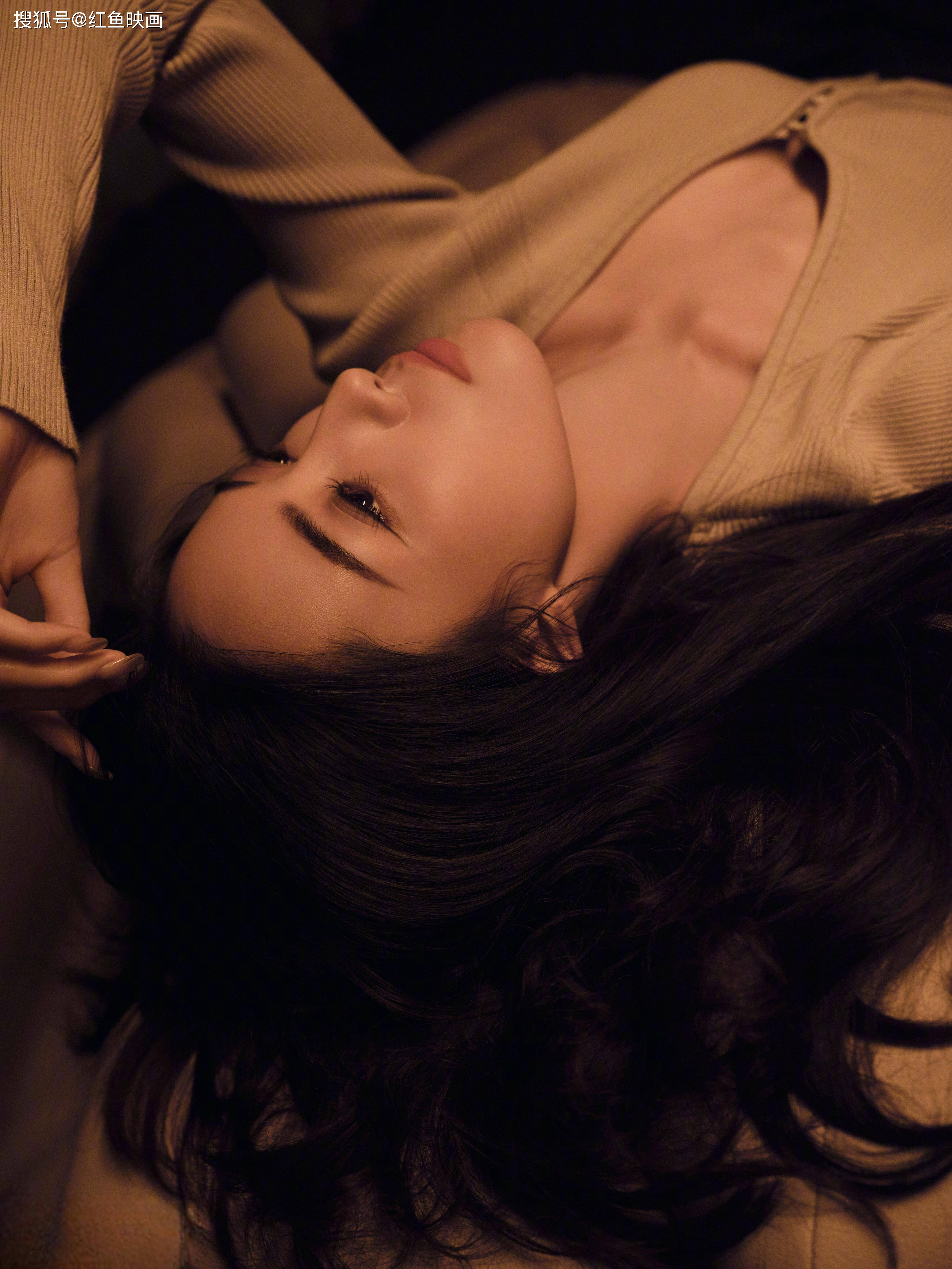 徐艺洋23年男人装写真​​​封面