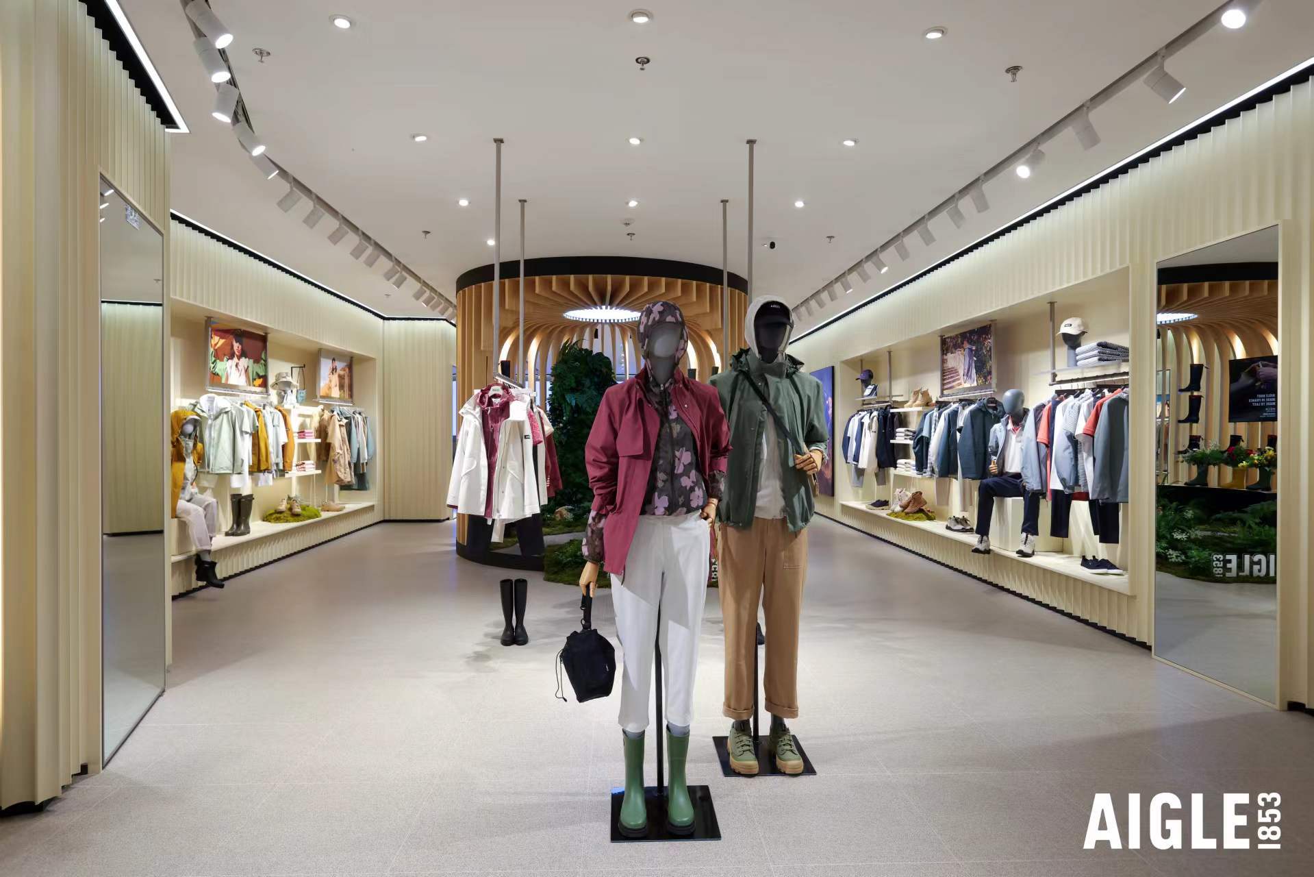 打造可持续"城市森林" 法国百年户外时尚品牌aigle新概念店亮相南京
