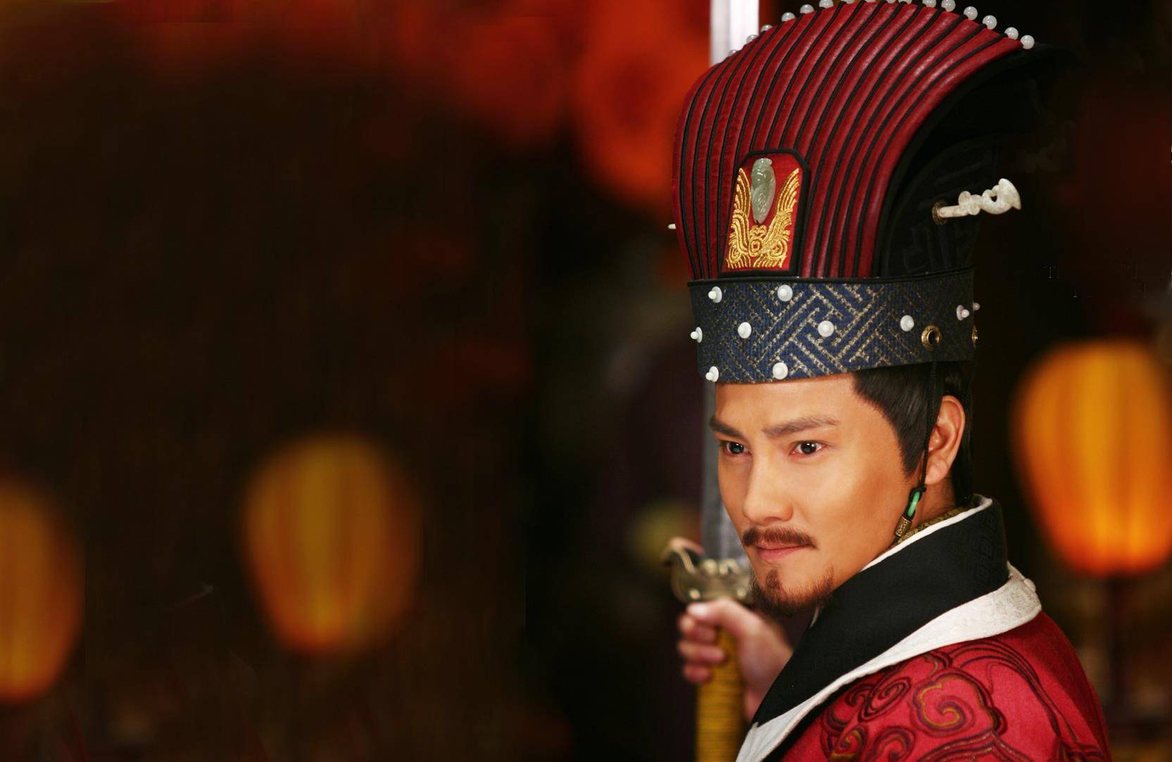 徽宗和钦宗两位皇帝都被金人掳走,于是徽宗的儿子康王赵构在南京即位