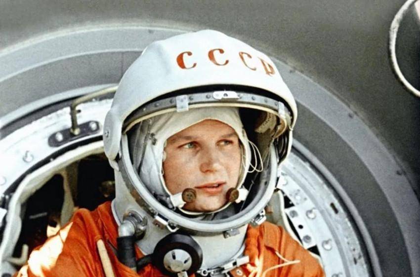 捷列什科娃首个女性宇航员在太空遭遇飞船波动跳伞回地球