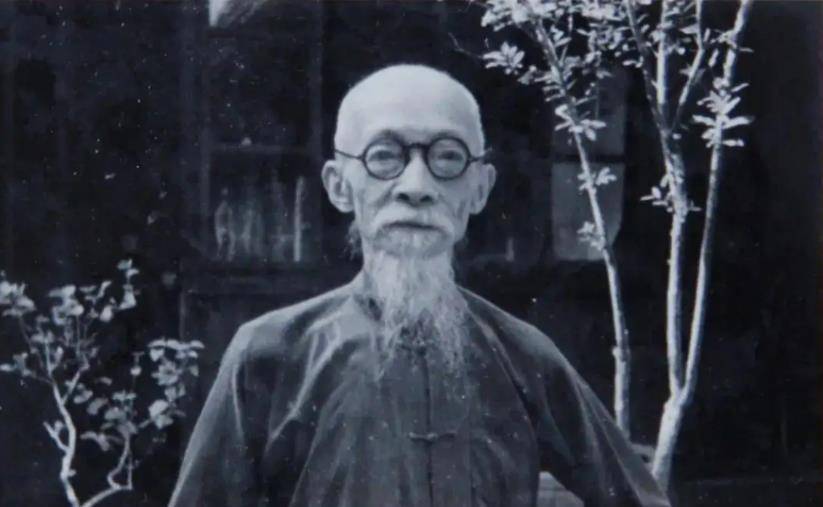 原创1950年梁漱溟邀他进京任职他走到半路想到自己的身份连夜南逃
