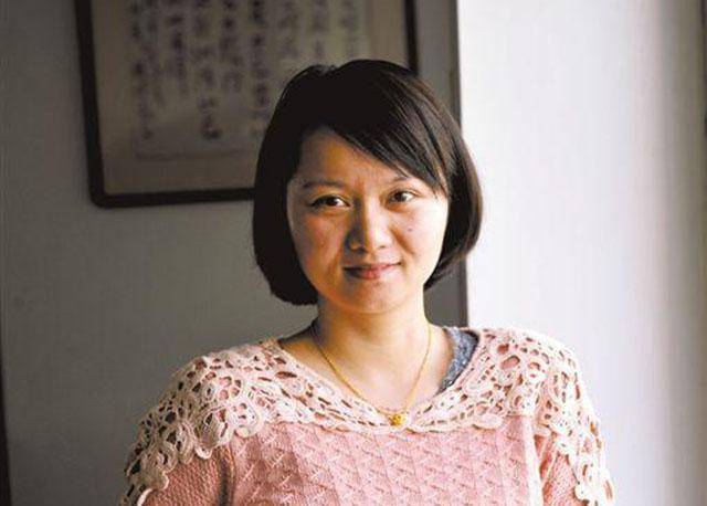 原创还记得家喻户晓的"大眼睛女孩"吗,29年过去,她已是副厅级_苏明娟