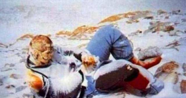 珠峰睡美人冰封9年成地标路人无视只有他维护了她的尊严