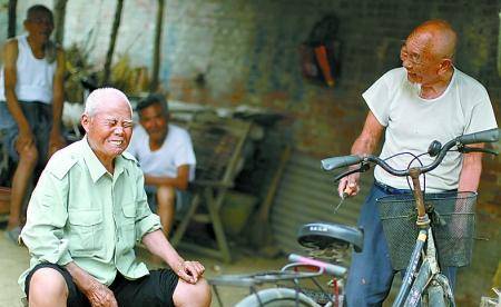 拒当国家干部携妻回老家务农被嘲笑省里领导来了才知他是传奇