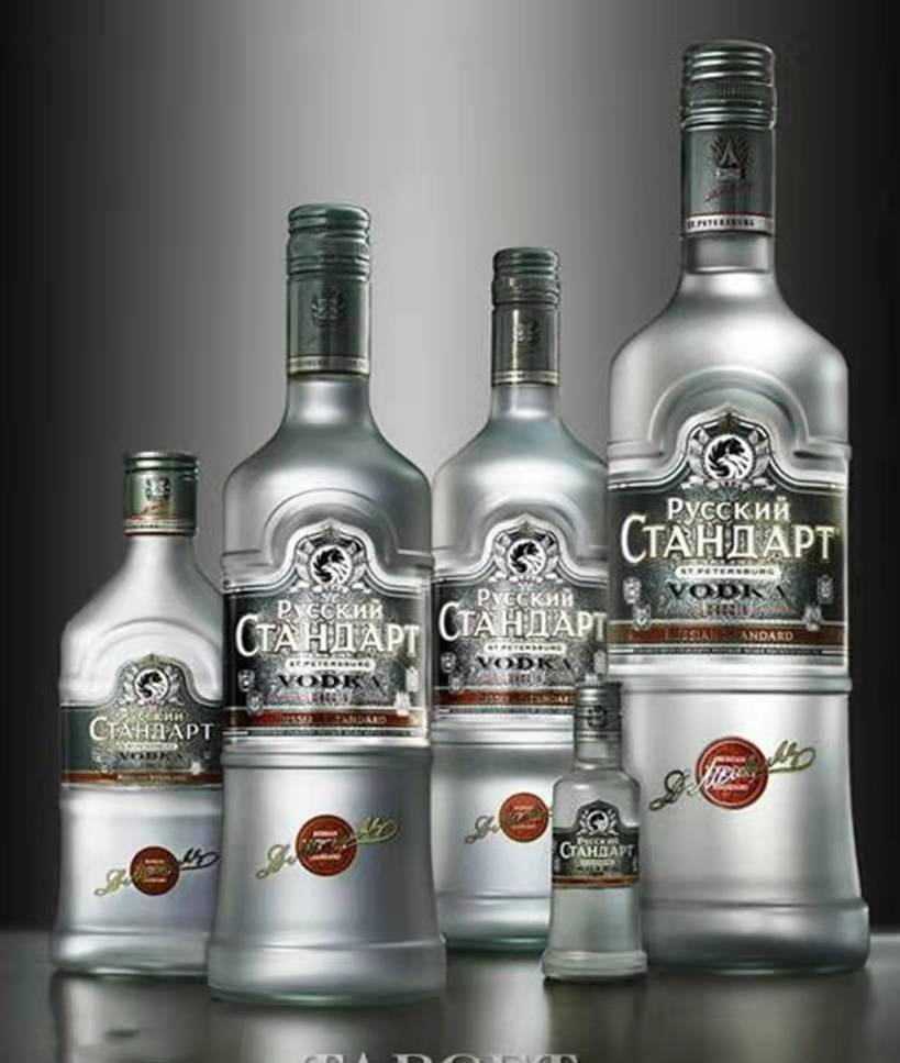 伏特加苏联将军们见林虎如此豪迈,同样将手中的酒喝下.