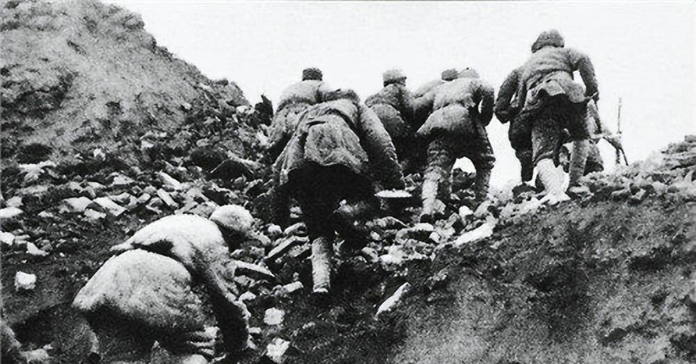 混了队伍,敌班长理直气壮,我班长:就缴你的枪_娄福生_梁培璜_阎锡山