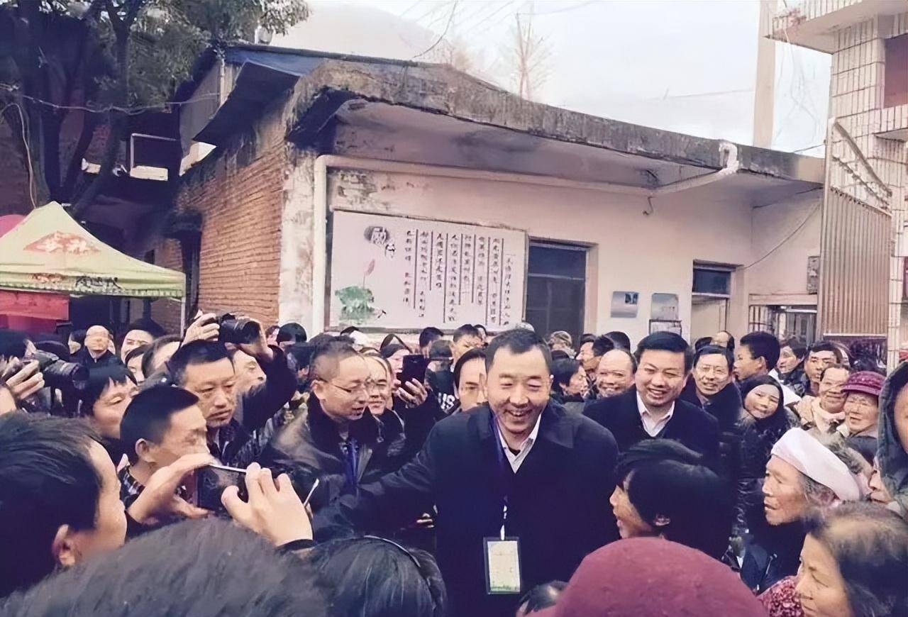 原创县委书记陈行甲辞职真相拿下87名贪官在上级挽留之下坚持辞职