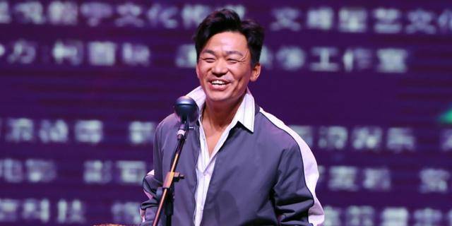 回顾:王宝强乘豪车带女友见儿女,俩娃身高猛长变样,半路心事重重_马蓉