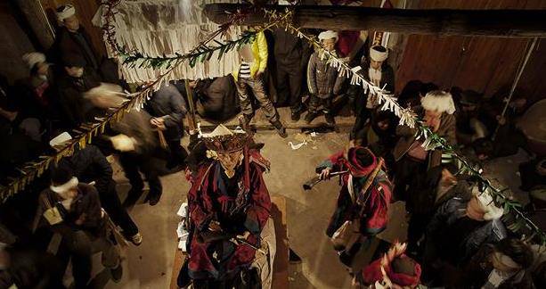 原创作为中国古代服饰文化的重要部分楚国女性日常服装有哪些特征