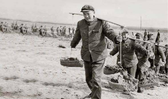 原创黎原受过良好教育中途参加革命2005年回母校参加百年校庆