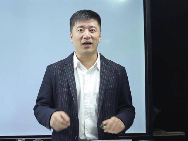 考研名师张雪峰曾经爆红一时为何这两年销声匿迹了