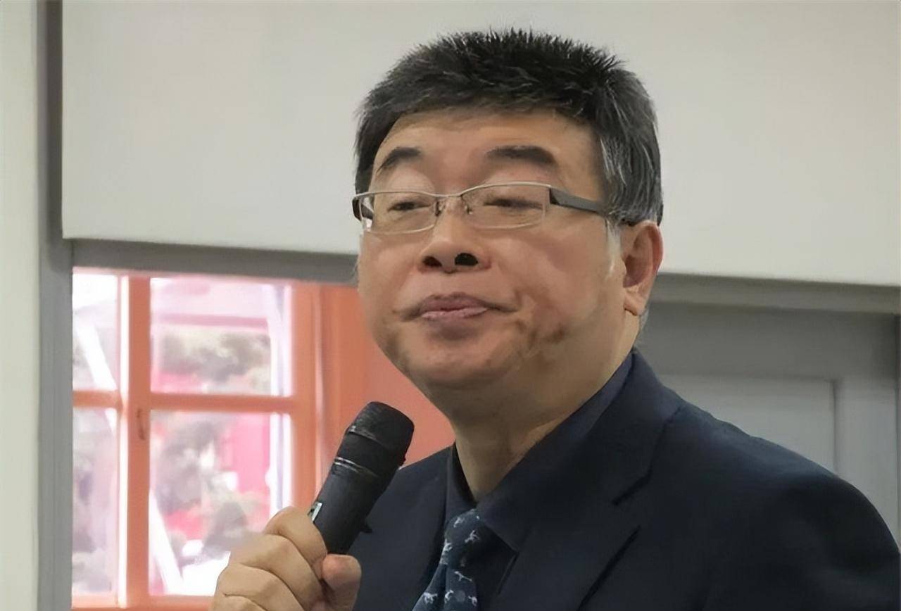 原创邱毅与前妻的爱与痛三个小孩成了邱毅思念前妻的精神依靠